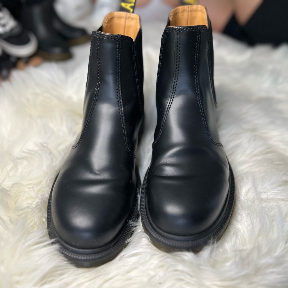 Women Dr Marten Chelsea boots